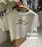 simple letter T-shirt features
