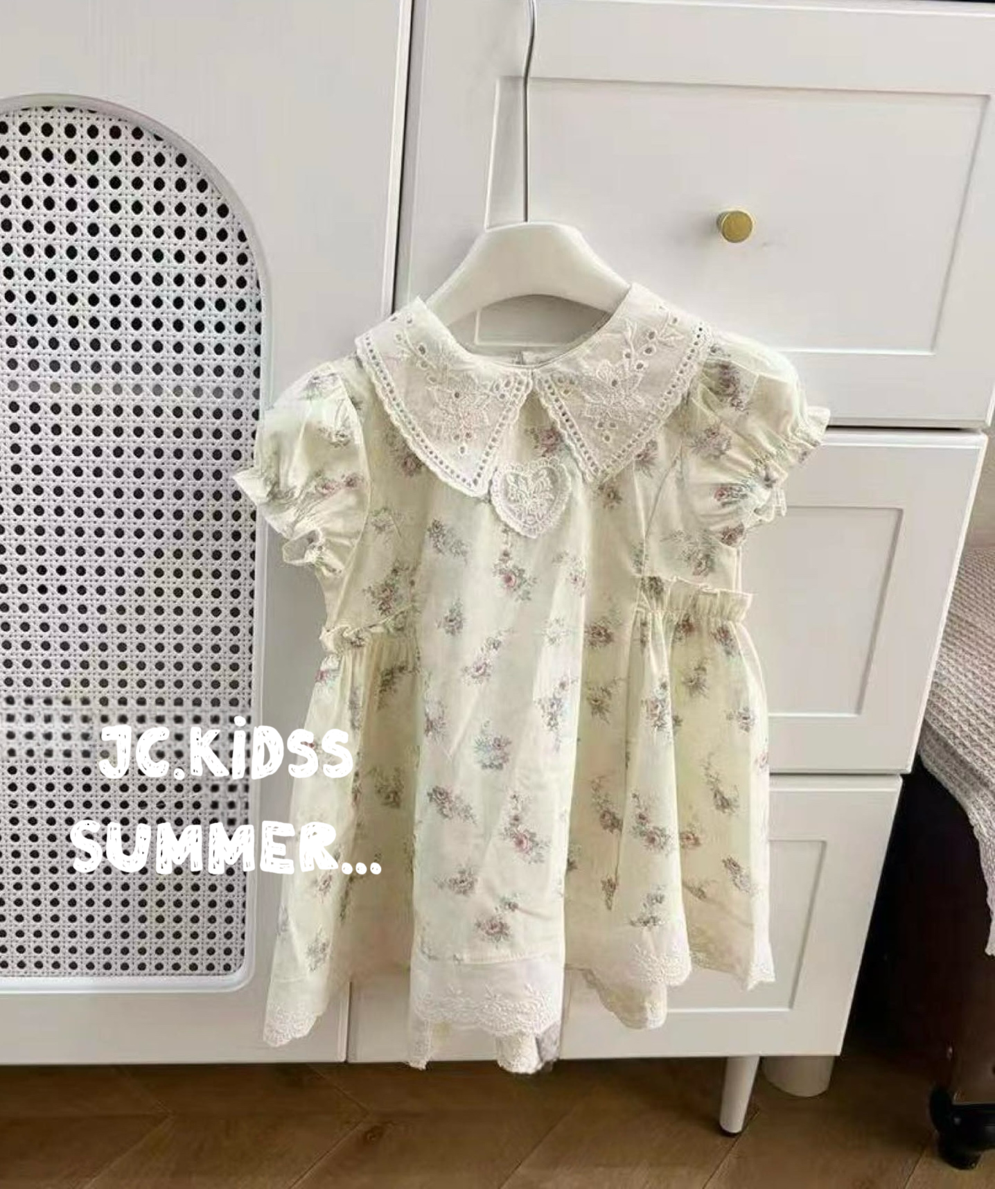 floral print triangle collar dress