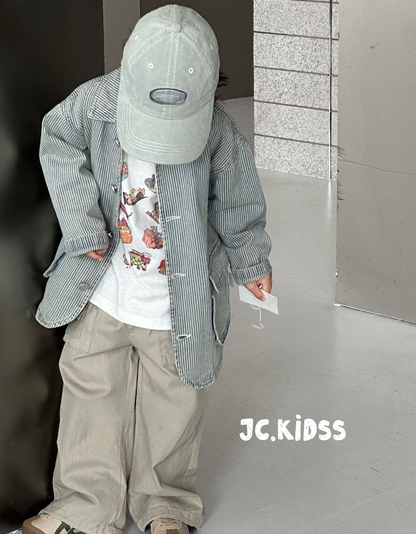 Effortlessly Stylish Collarless Denim Jacket