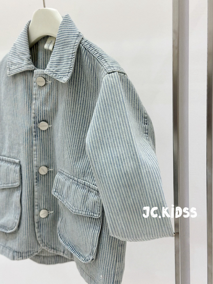 Effortlessly Stylish Collarless Denim Jacket